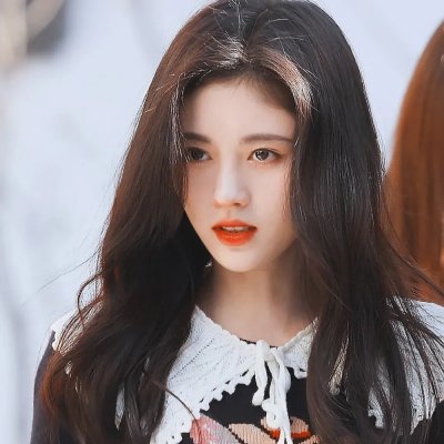 穿蓝衣的男孩